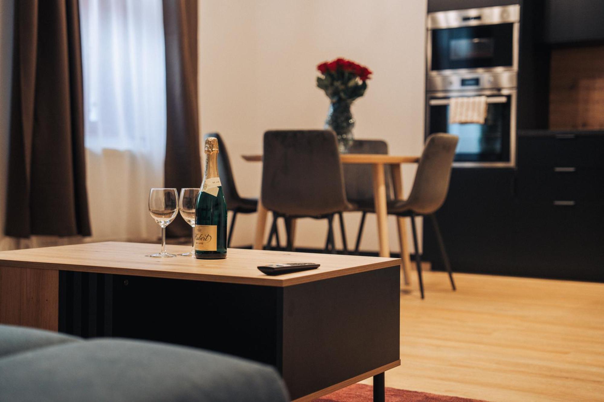 Hviezdoslavova Apartments, Trnava Centre, Parking Available Exterior foto